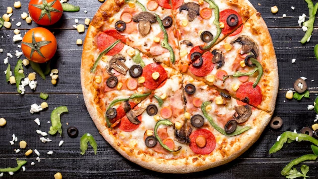 how many calories are in a slice of pizza?